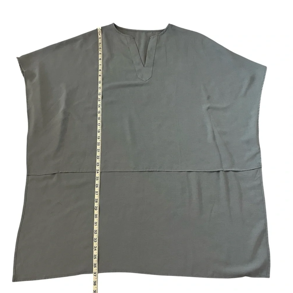 BCBG Max Azria Short Sleeve Blouse Light Blue Shirt Size: Large - Picture 4 of 7